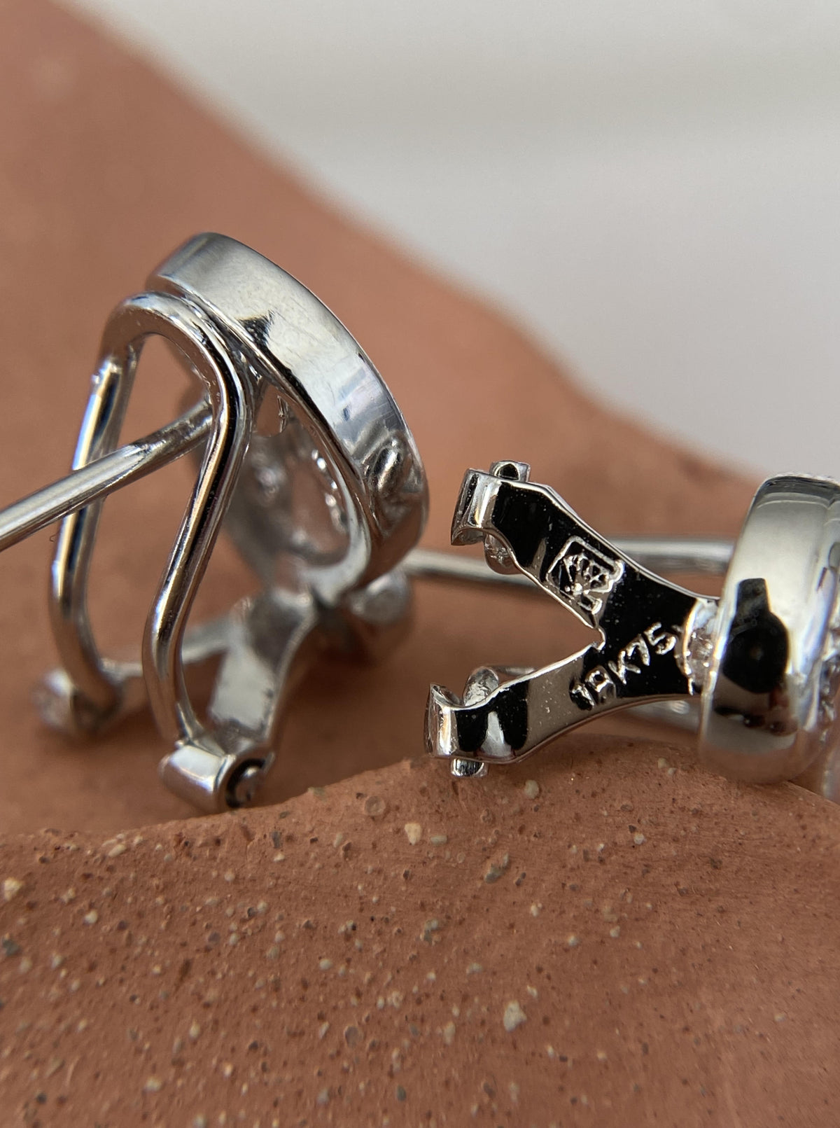 18K White Gold Diamond Studs
