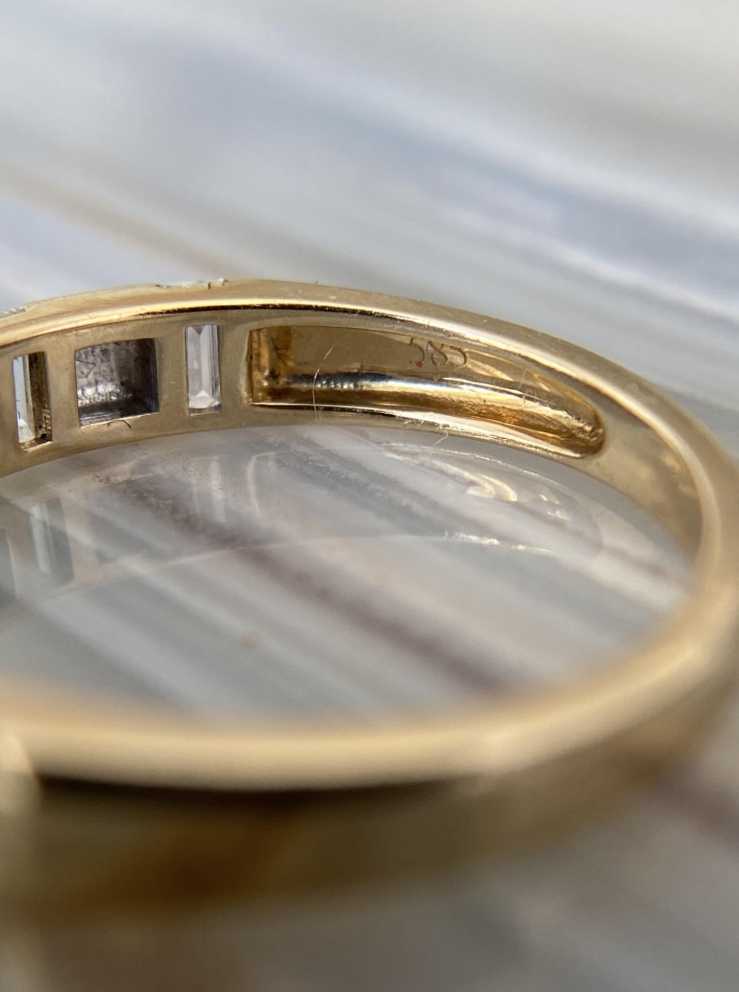 Estate Box scallop diamond Band