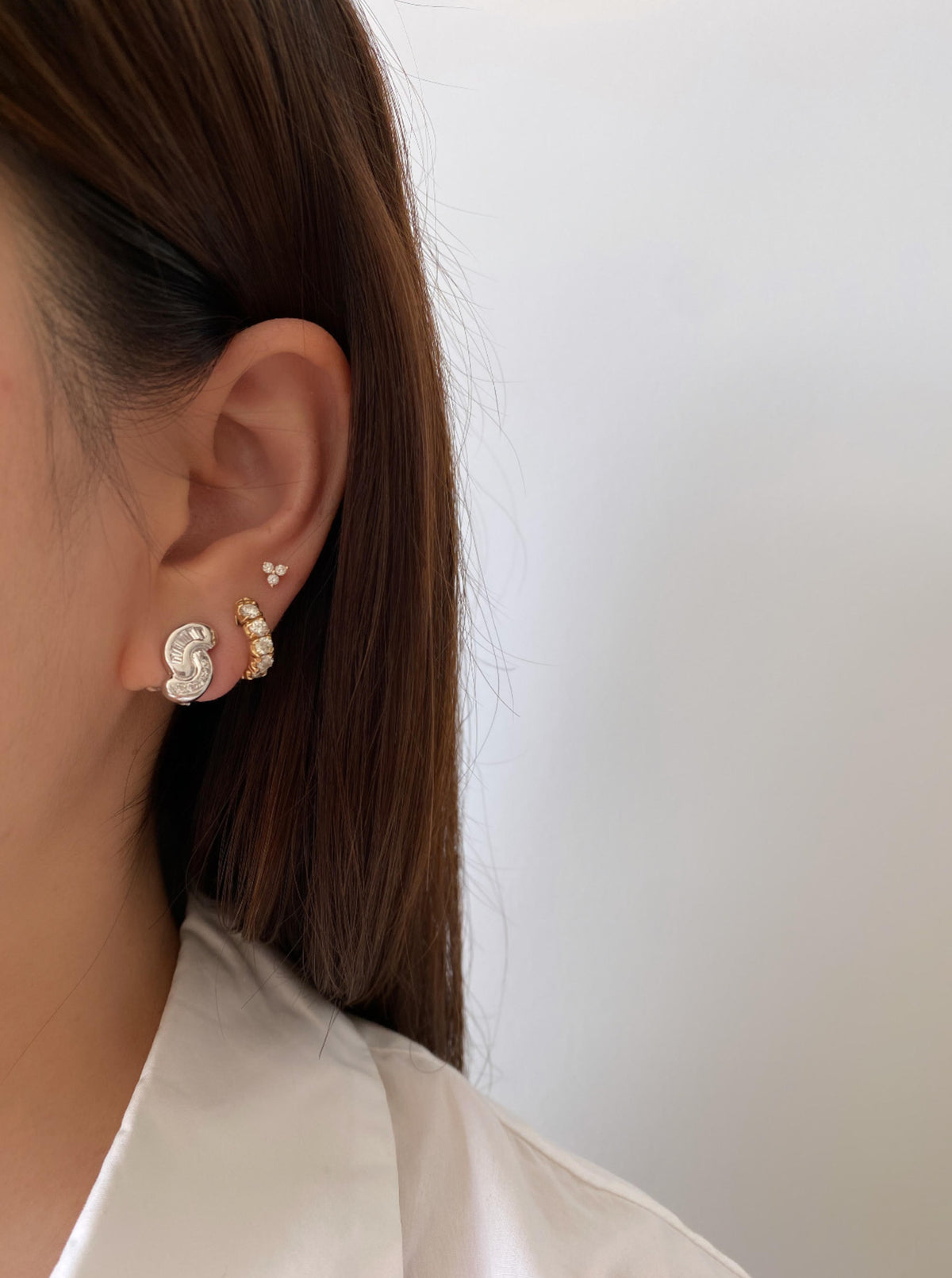 18K White Gold Diamond Studs