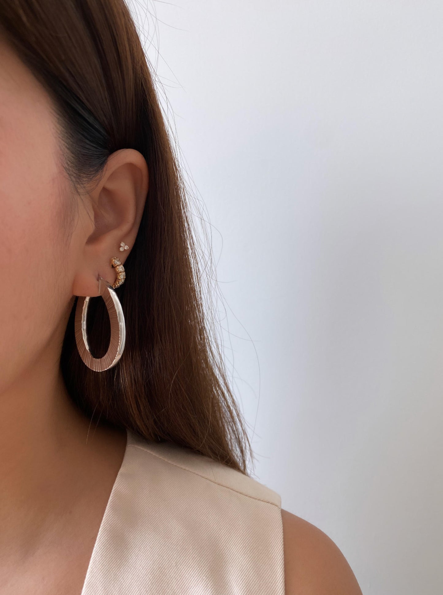 14k White Gold Diamond Cut Oval Hoops