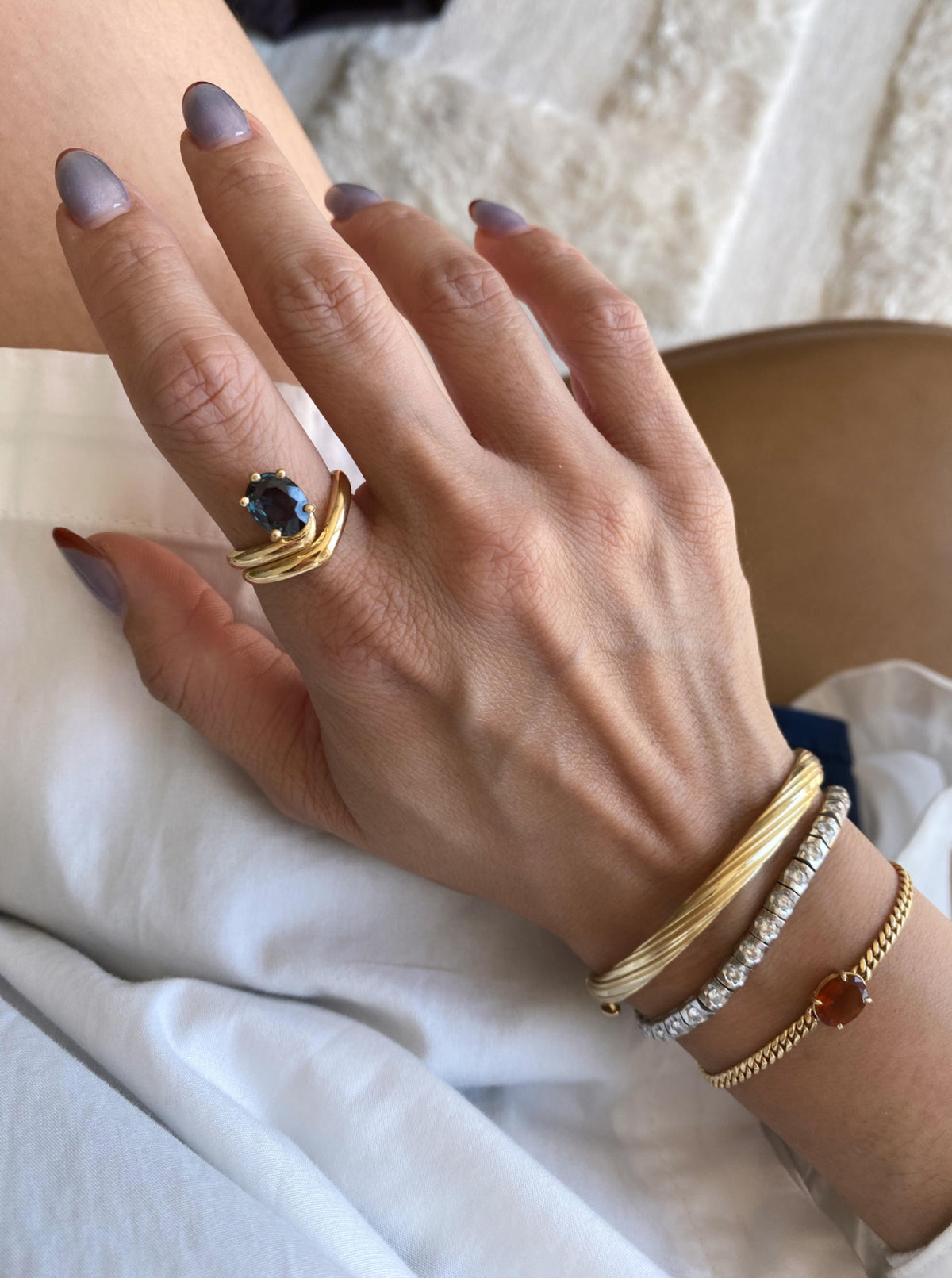 18K Swirl Color Changing Sapphire Ring