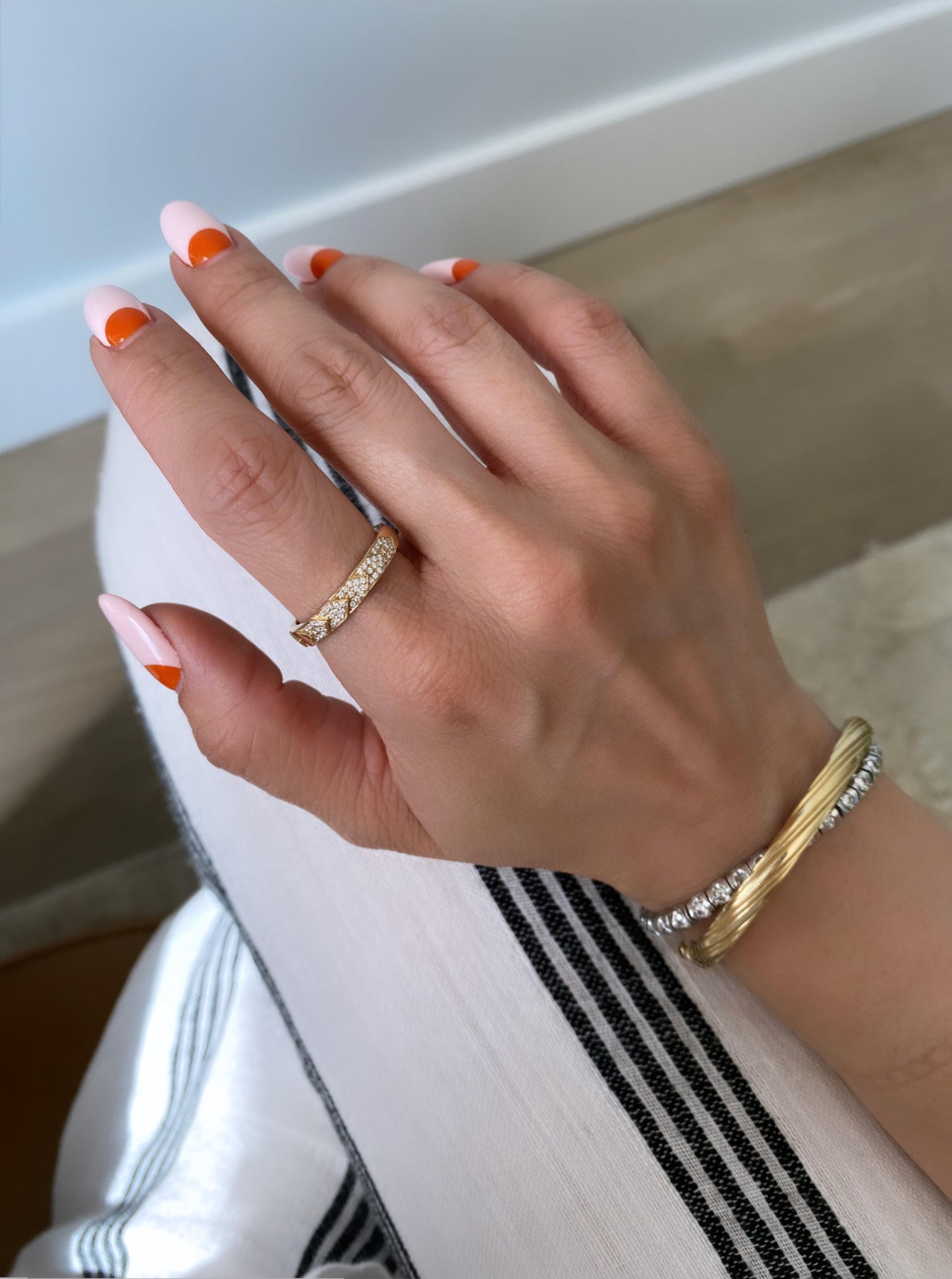 Arrow Pattern Diamond Band