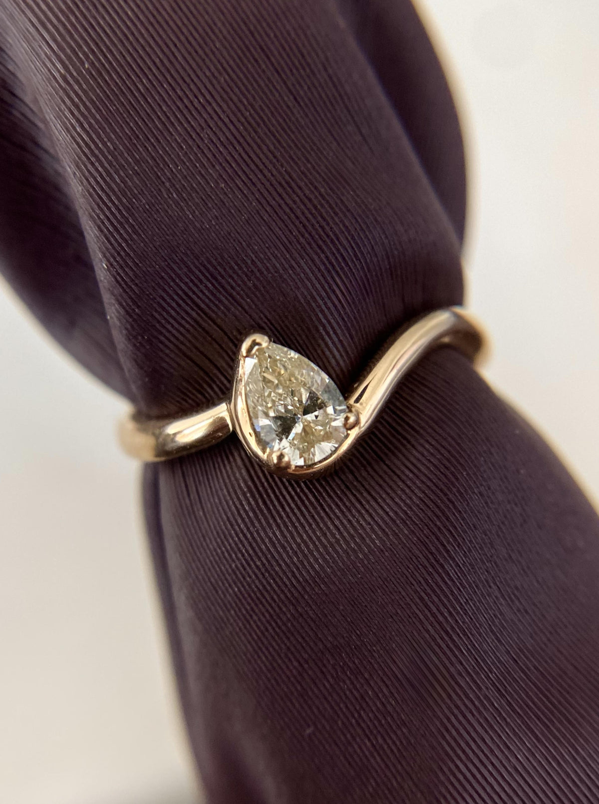 Pear Wavy Pinky Ring