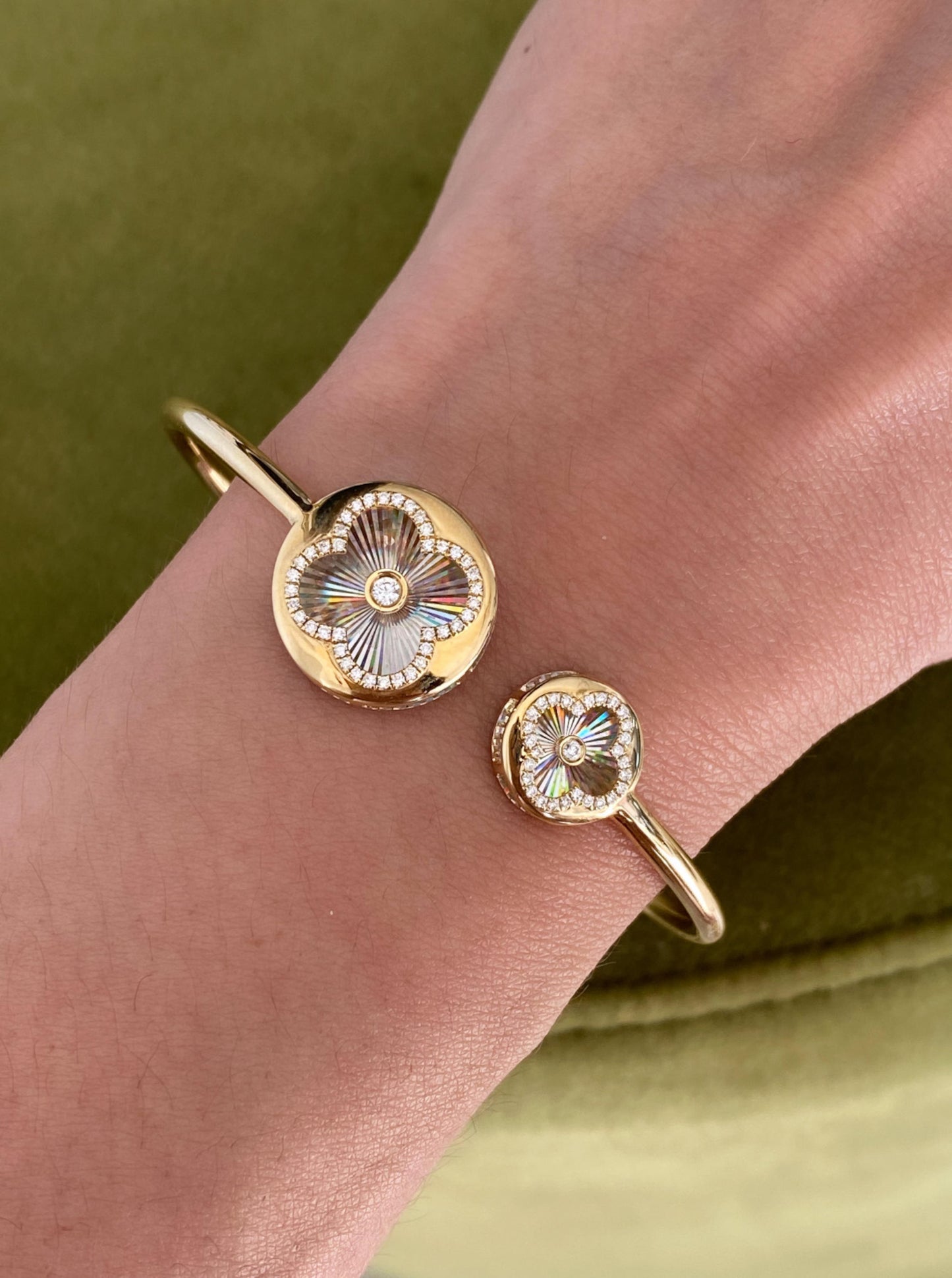 Holographoic Floral Bangle