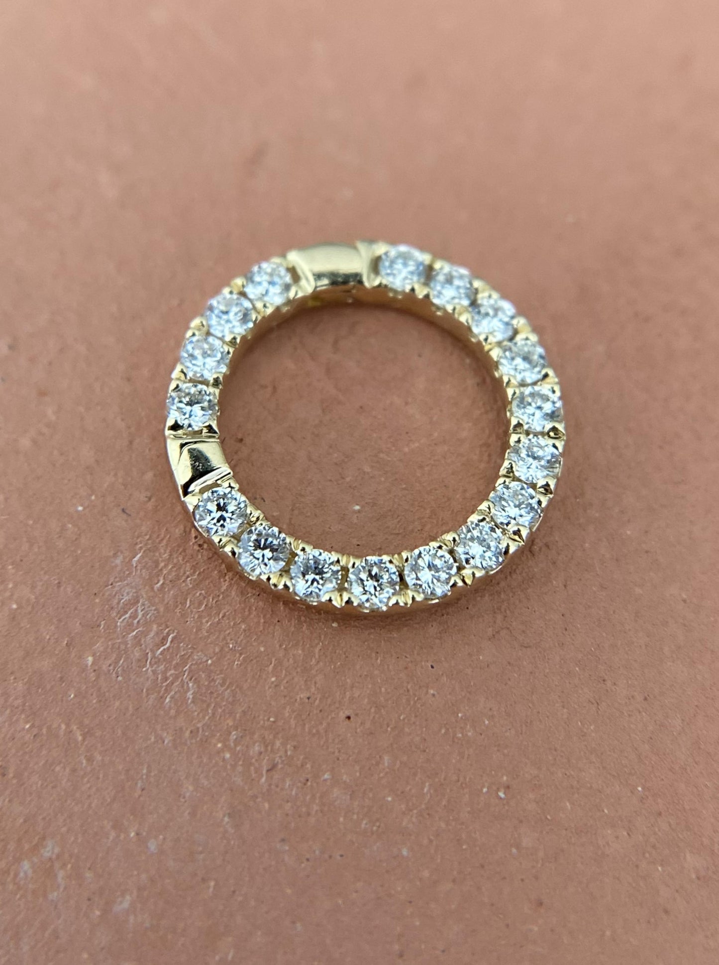 Round Diamond Connector