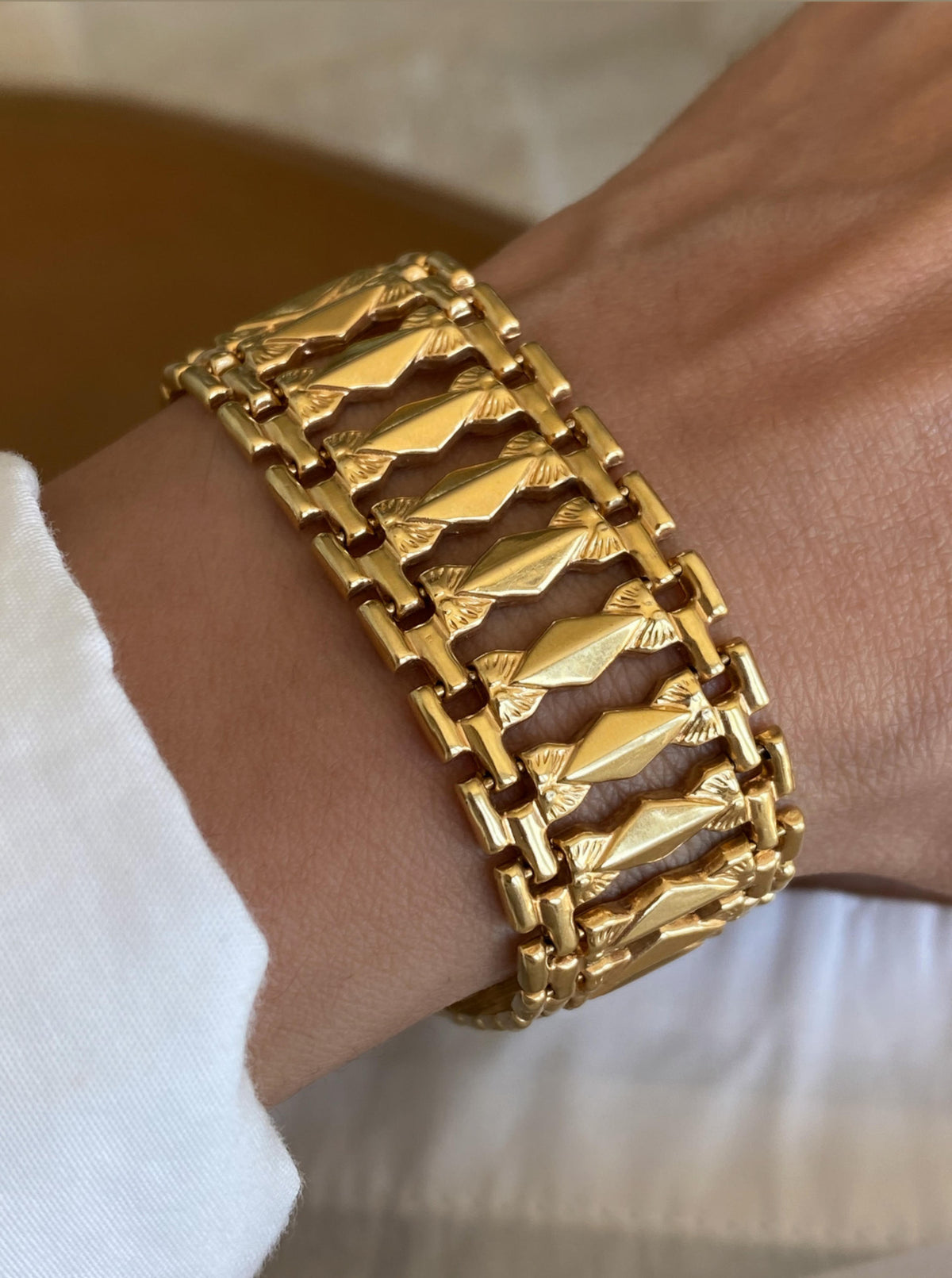 14K Vintage Cleopatra Bracelet
