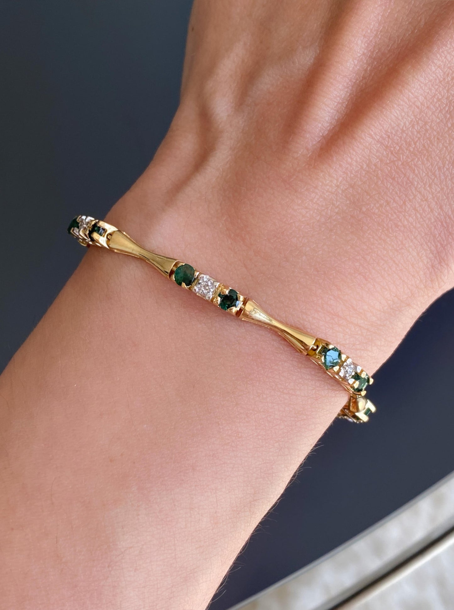 Pre Loved Bow Tie Emerald Bracelet