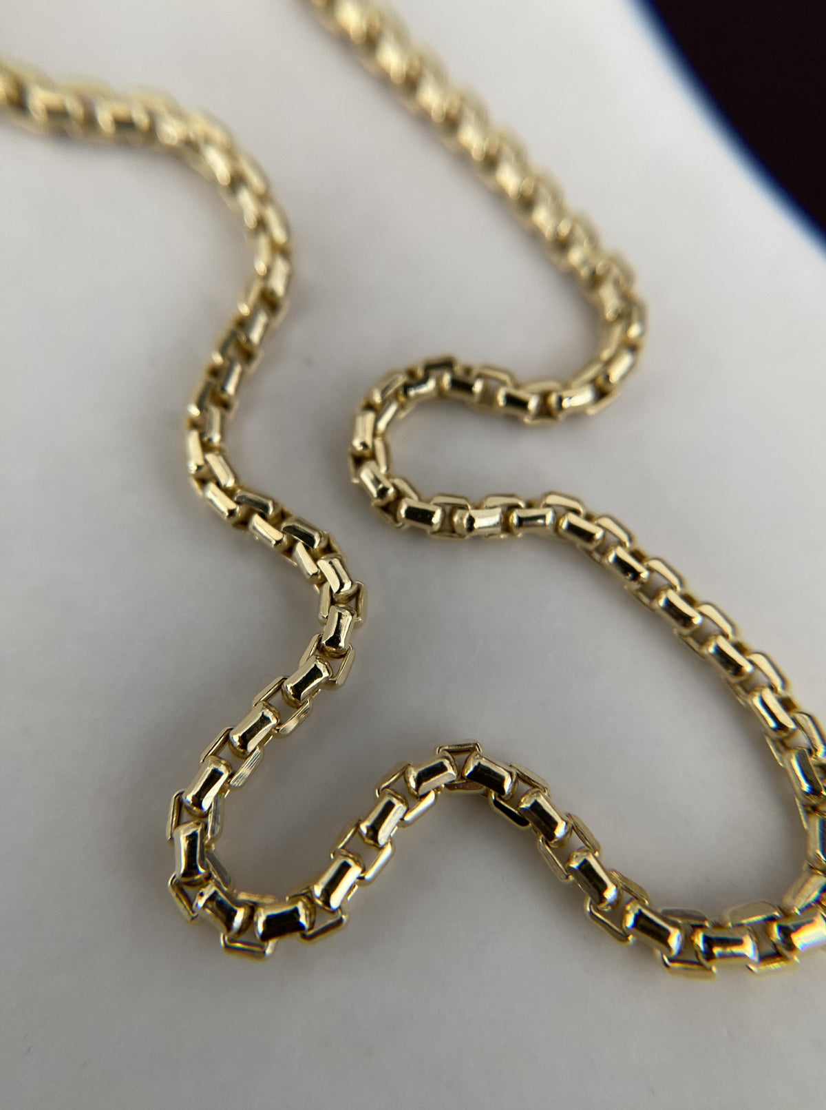 18" Round Box Chain