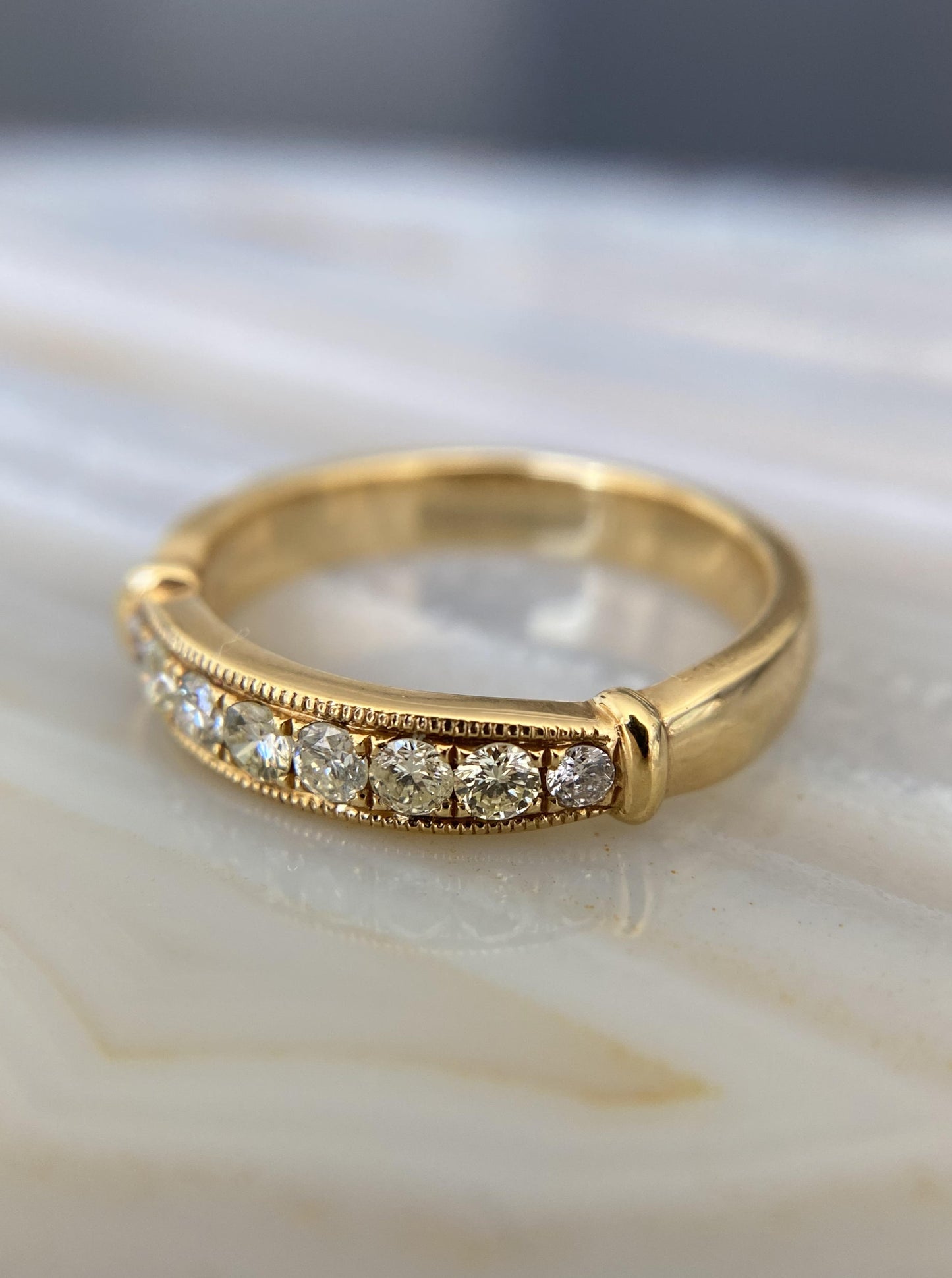 18K Diamond with Migraine Details Band