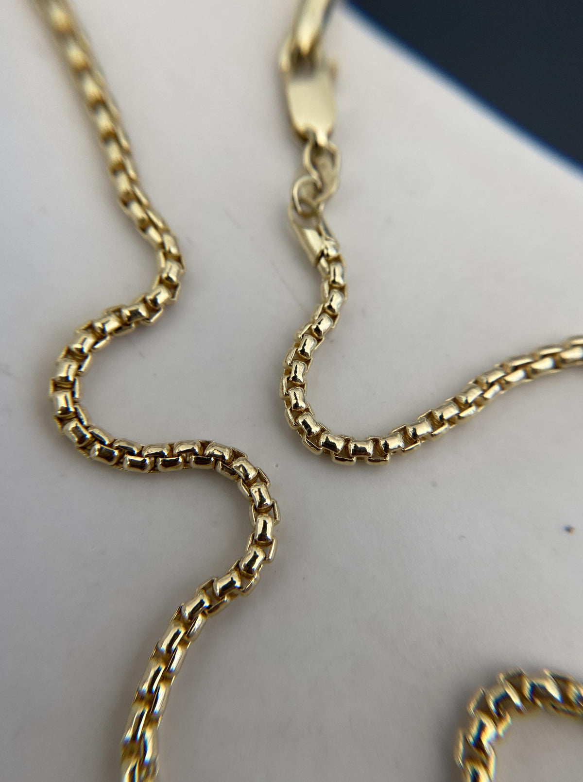 18" Round Box Chain