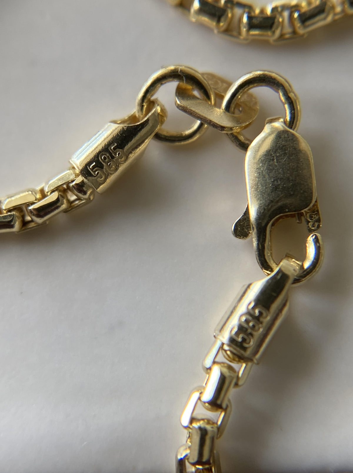 18" Round Box Chain