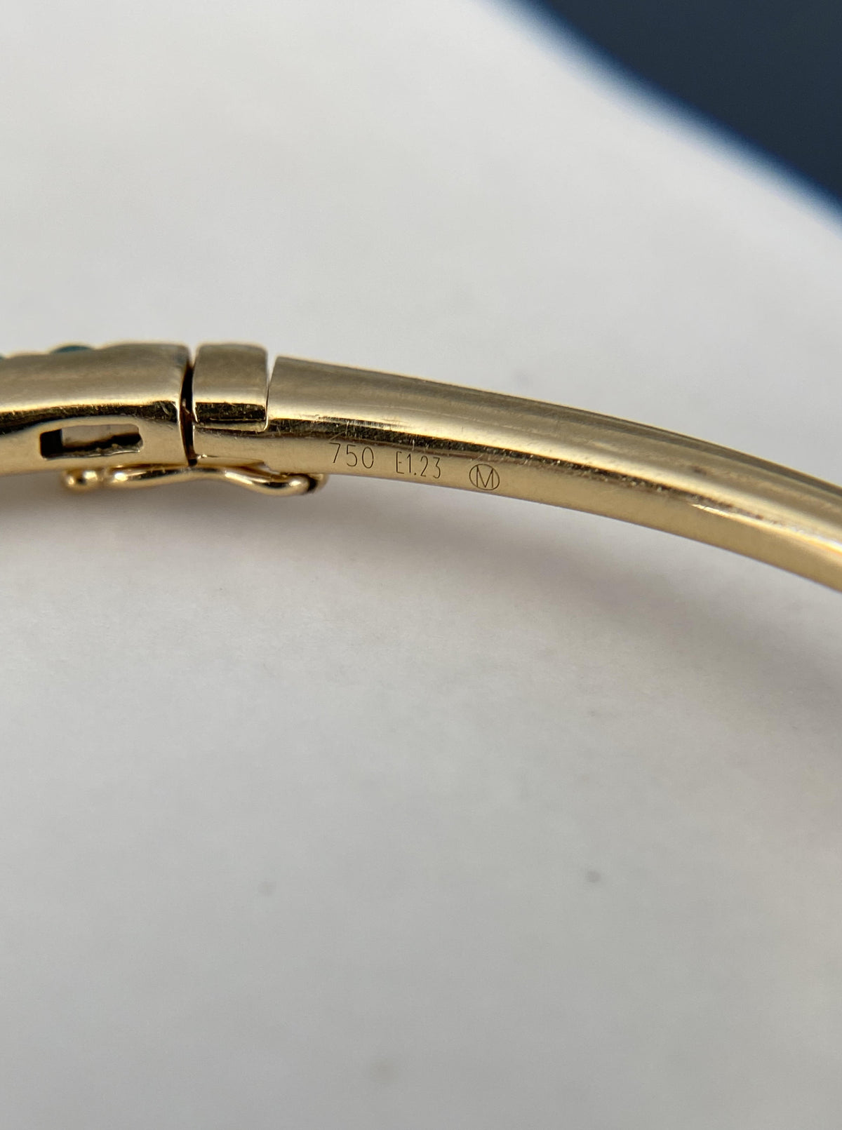 18K Emerald Bangle