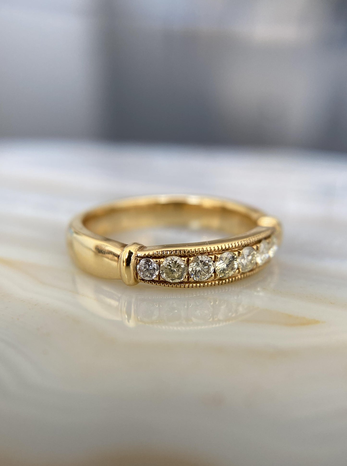 18K Diamond with Migraine Details Band