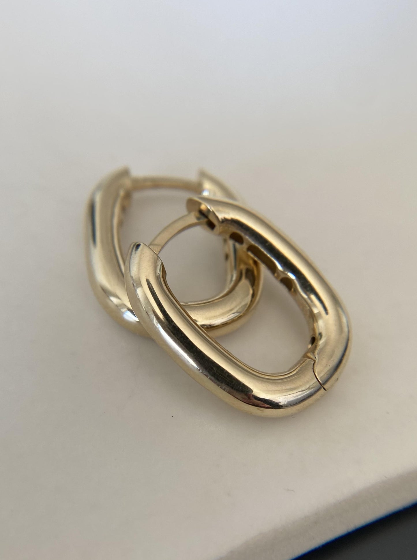 Semi Chunky Oval Hoops