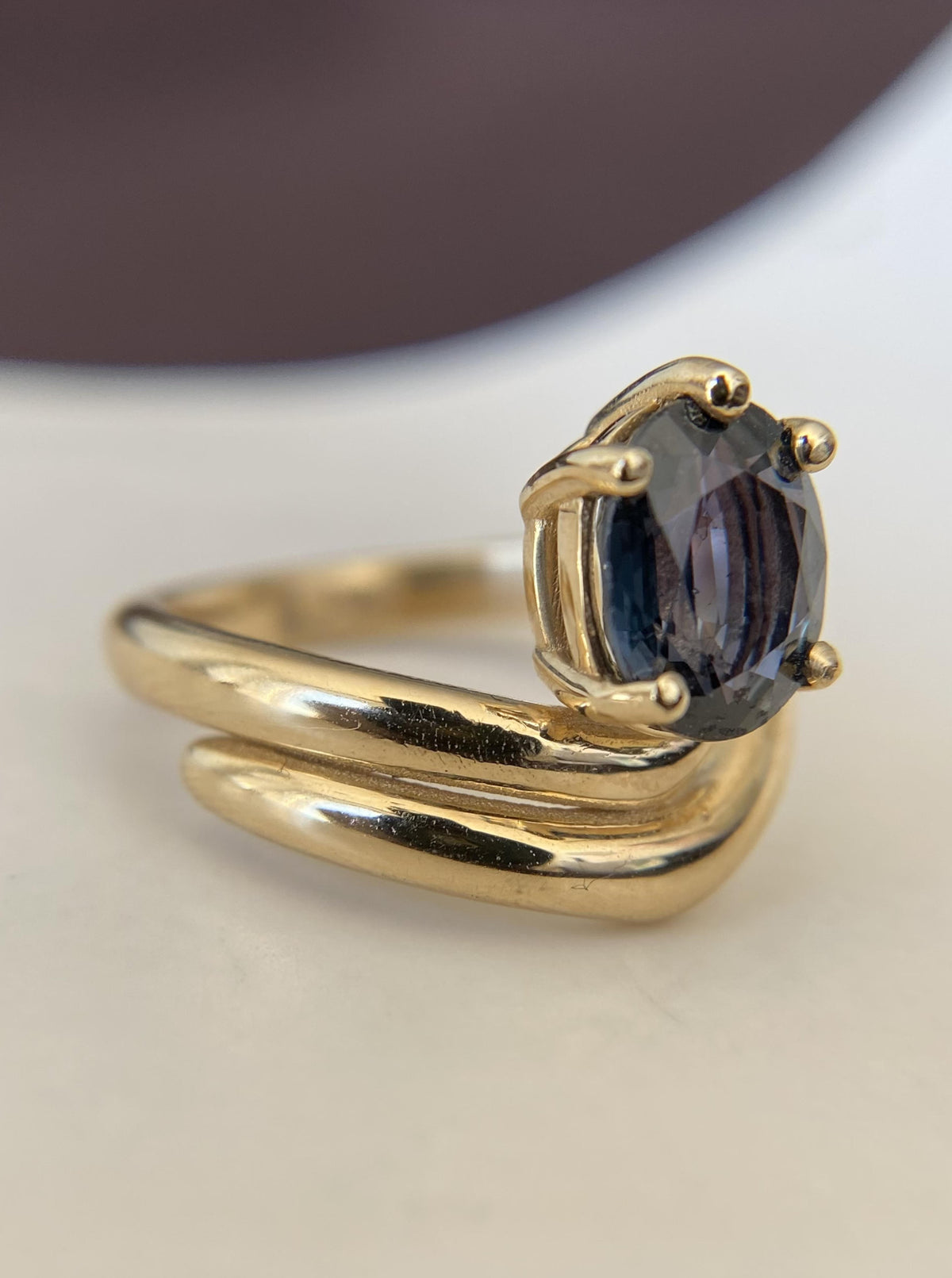 18K Swirl Color Changing Sapphire Ring