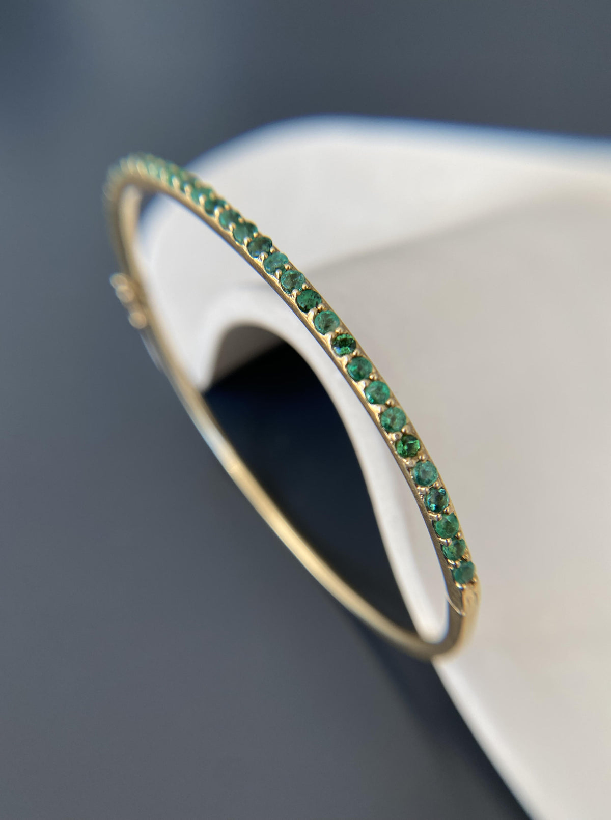 18K Emerald Bangle