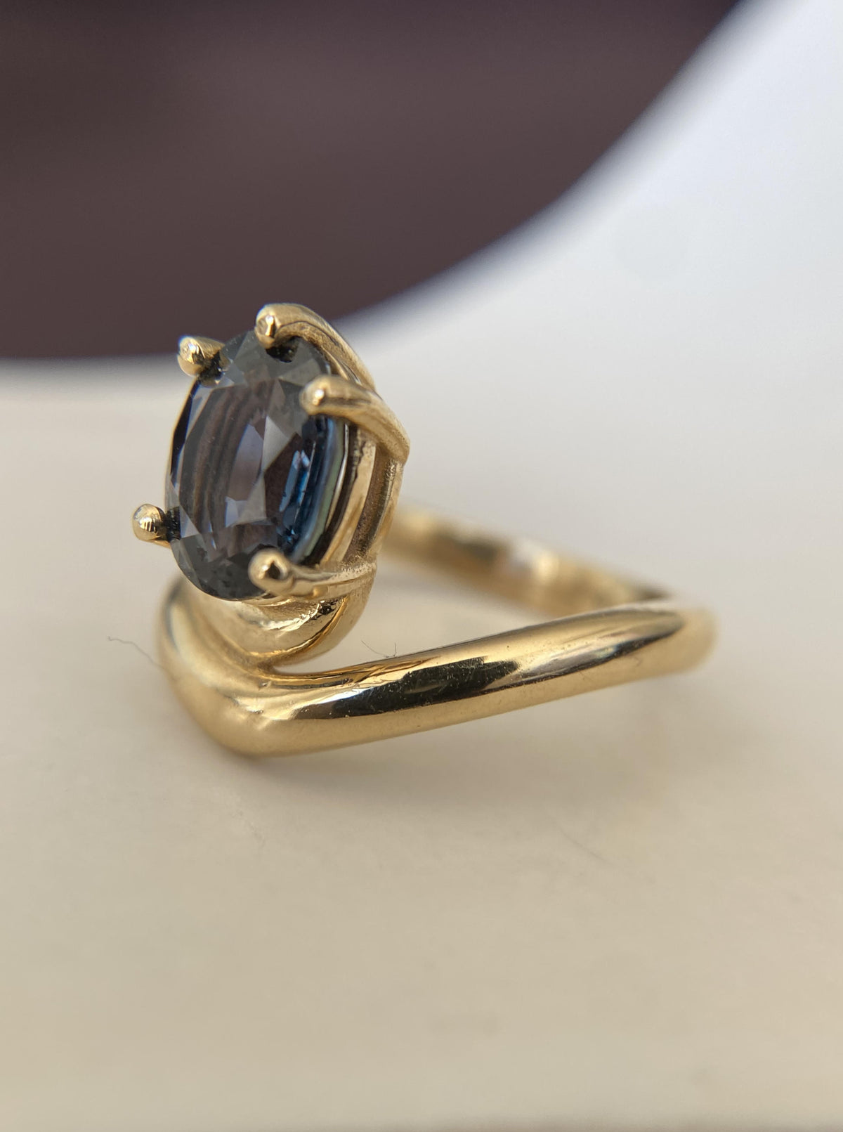 18K Swirl Color Changing Sapphire Ring