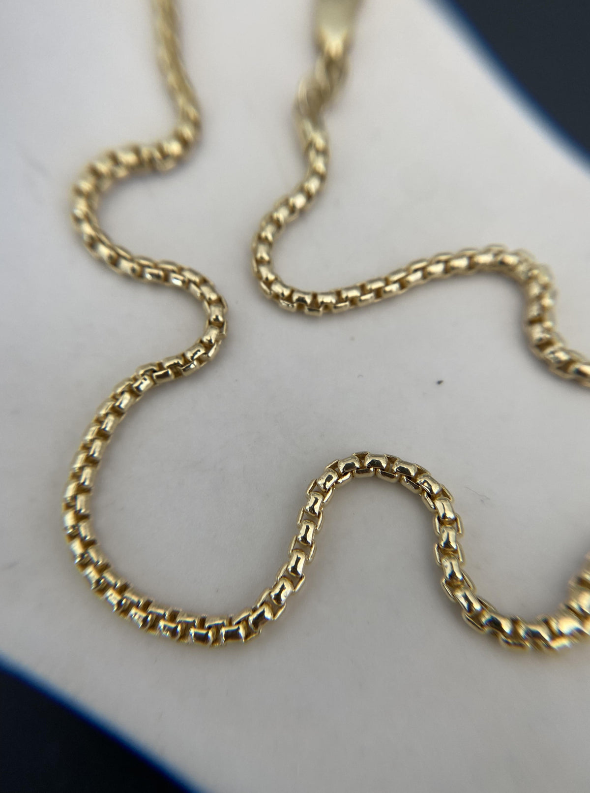 18" Round Box Chain