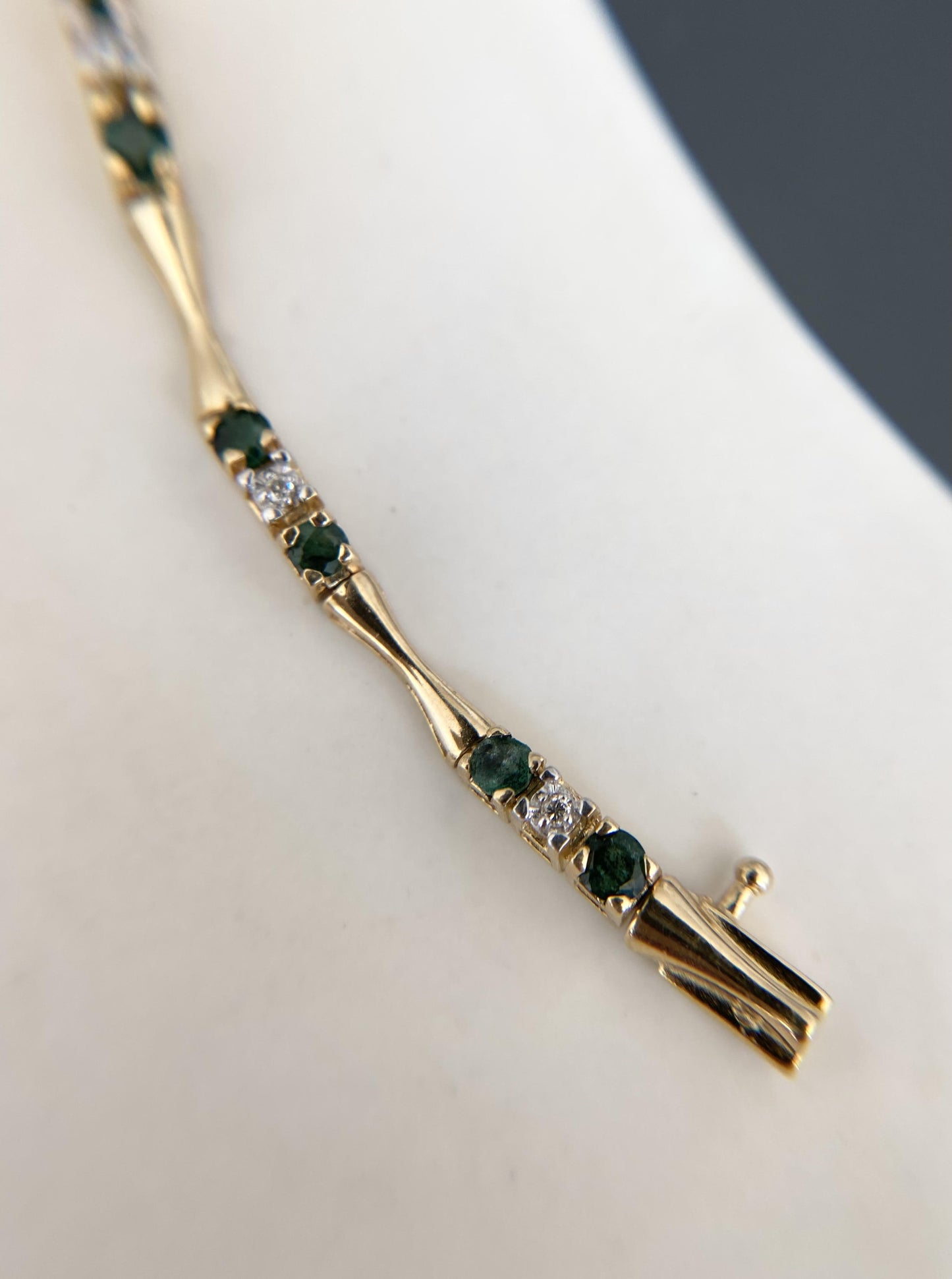 Pre Loved Bow Tie Emerald Bracelet