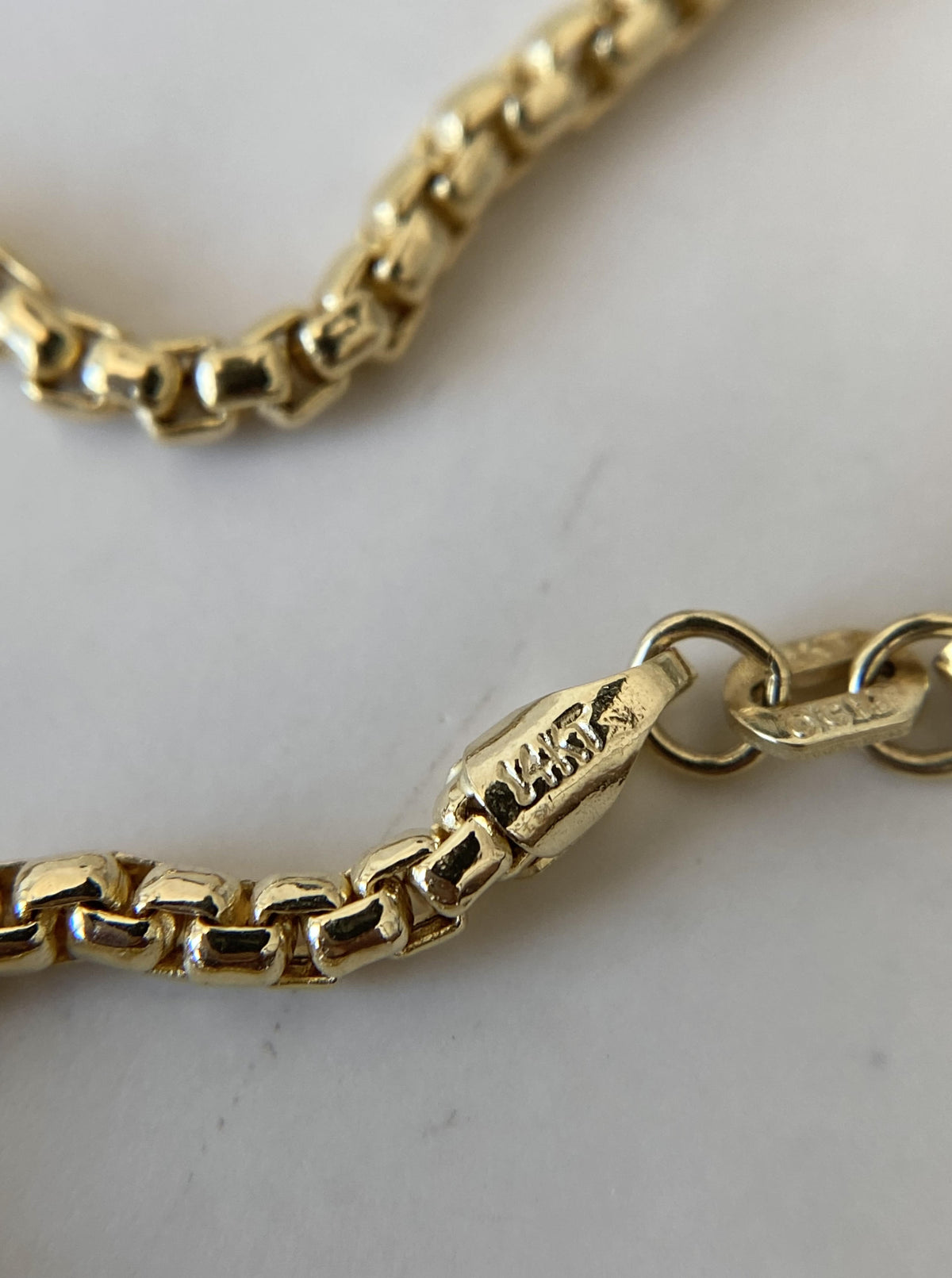 18" Round Box Chain