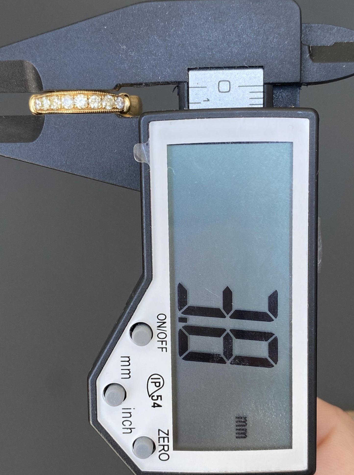 18K Diamond with Migraine Details Band