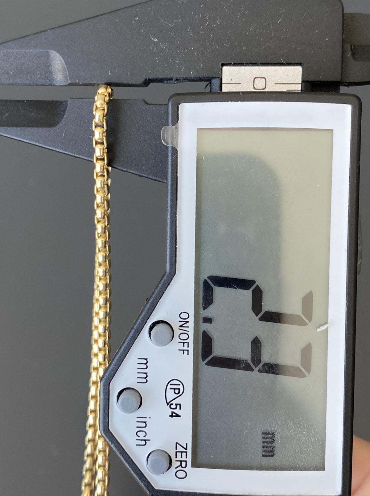 18" Round Box Chain