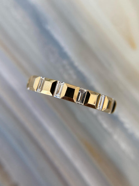 Estate Box scallop diamond Band