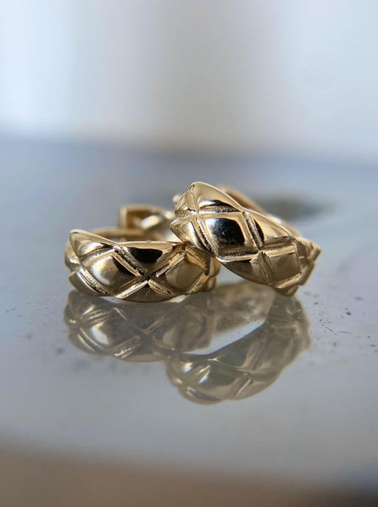 Chunky Pineapple Huggies