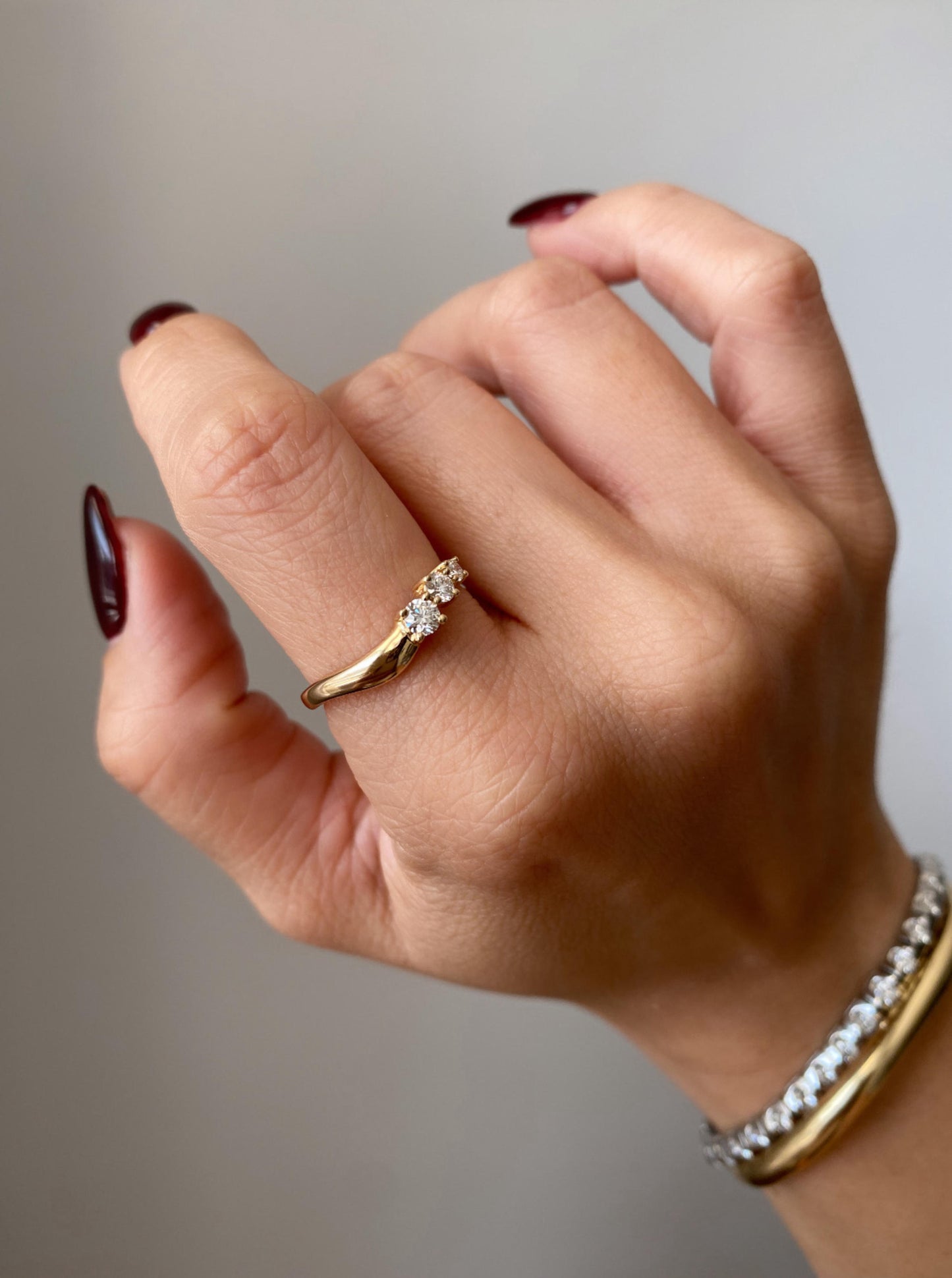 Round Diamond Curve Band