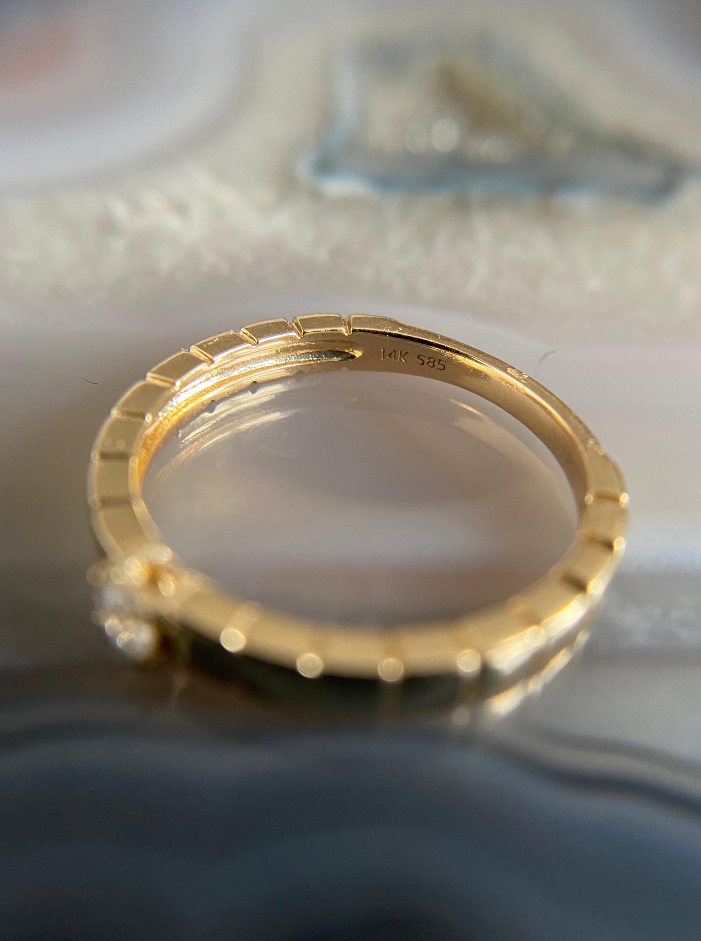 Thin Scallop Diamond Band