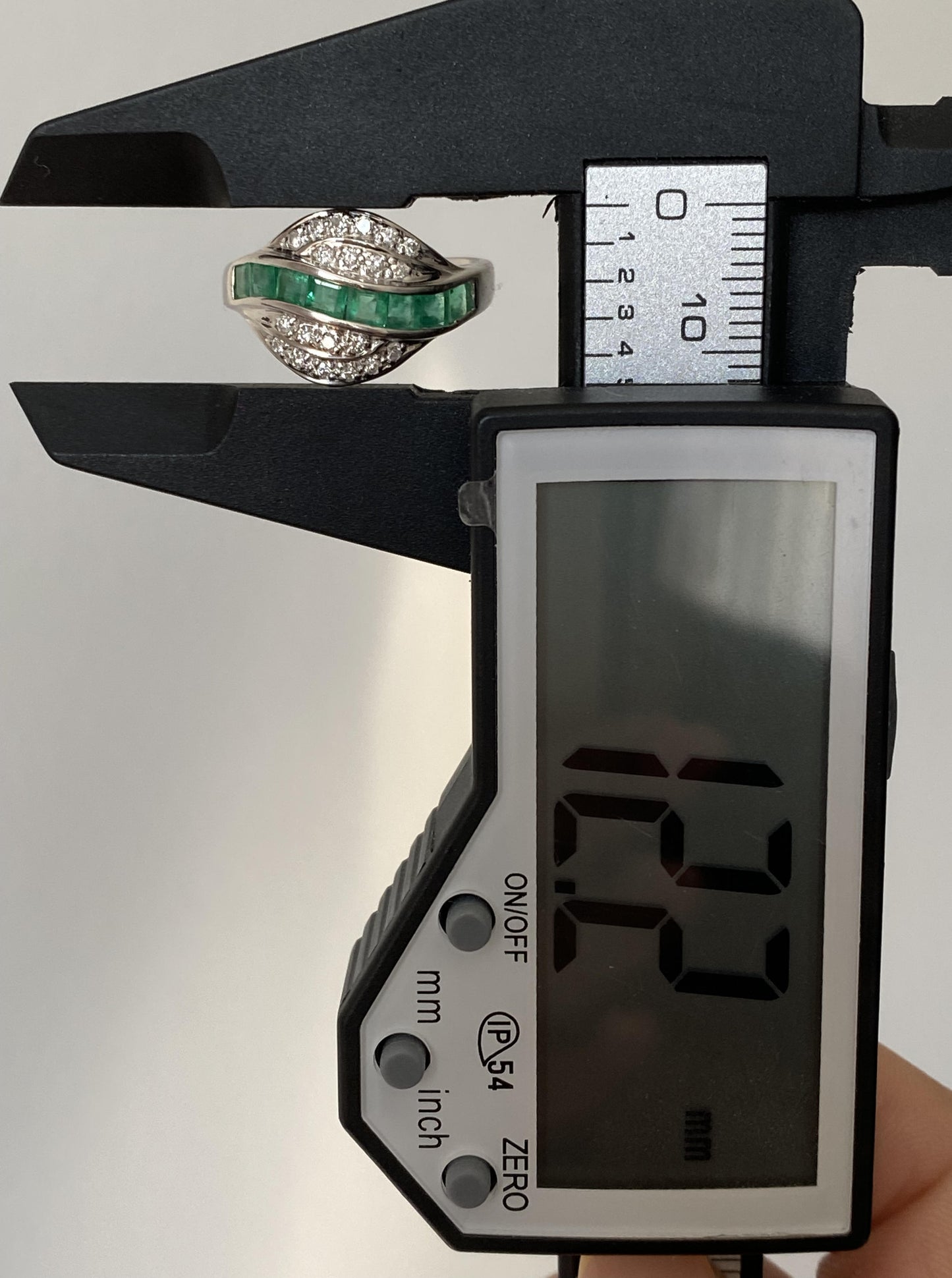 Estate Wavy Emerald Ring