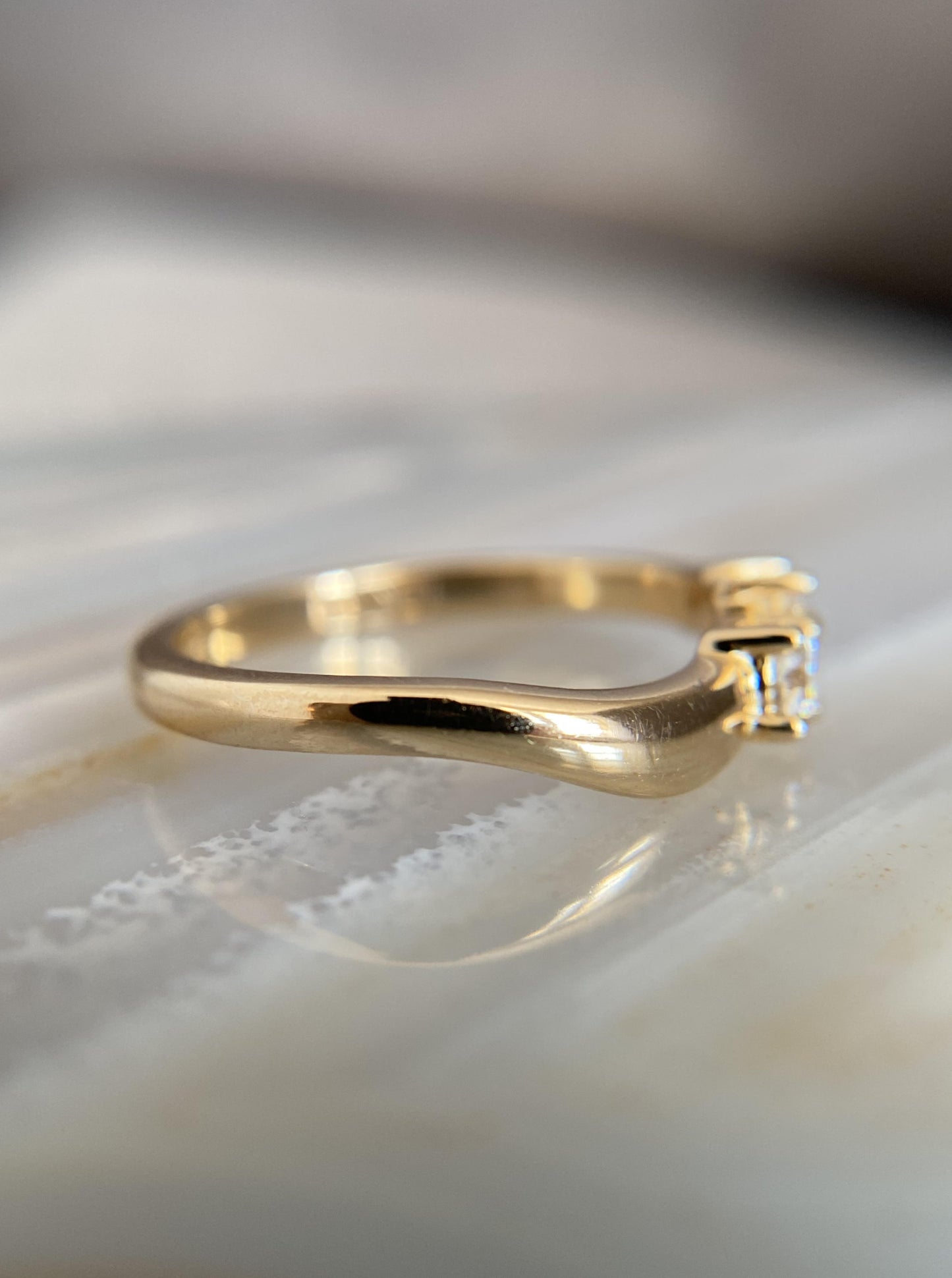 Round Diamond Curve Band