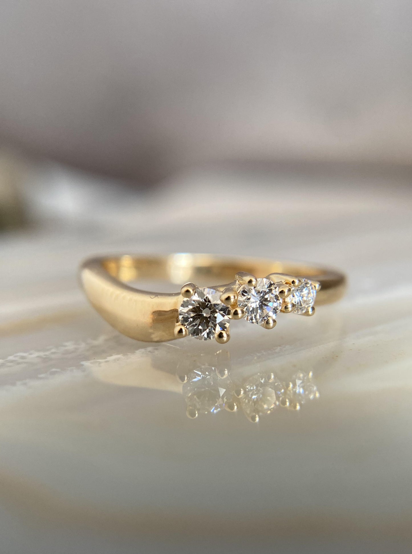 Round Diamond Curve Band