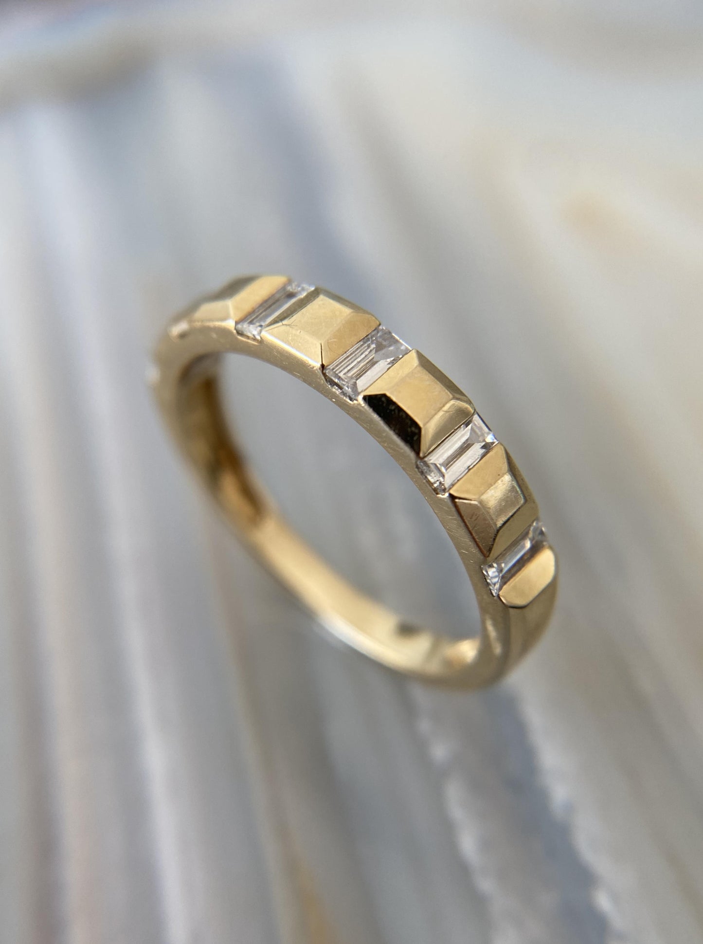 Estate Box scallop diamond Band