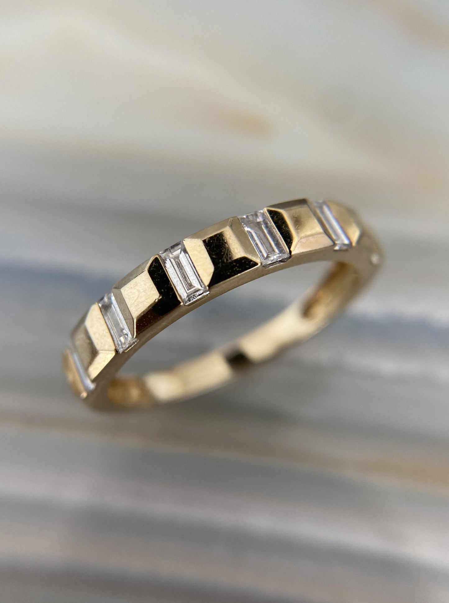 Estate Box scallop diamond Band